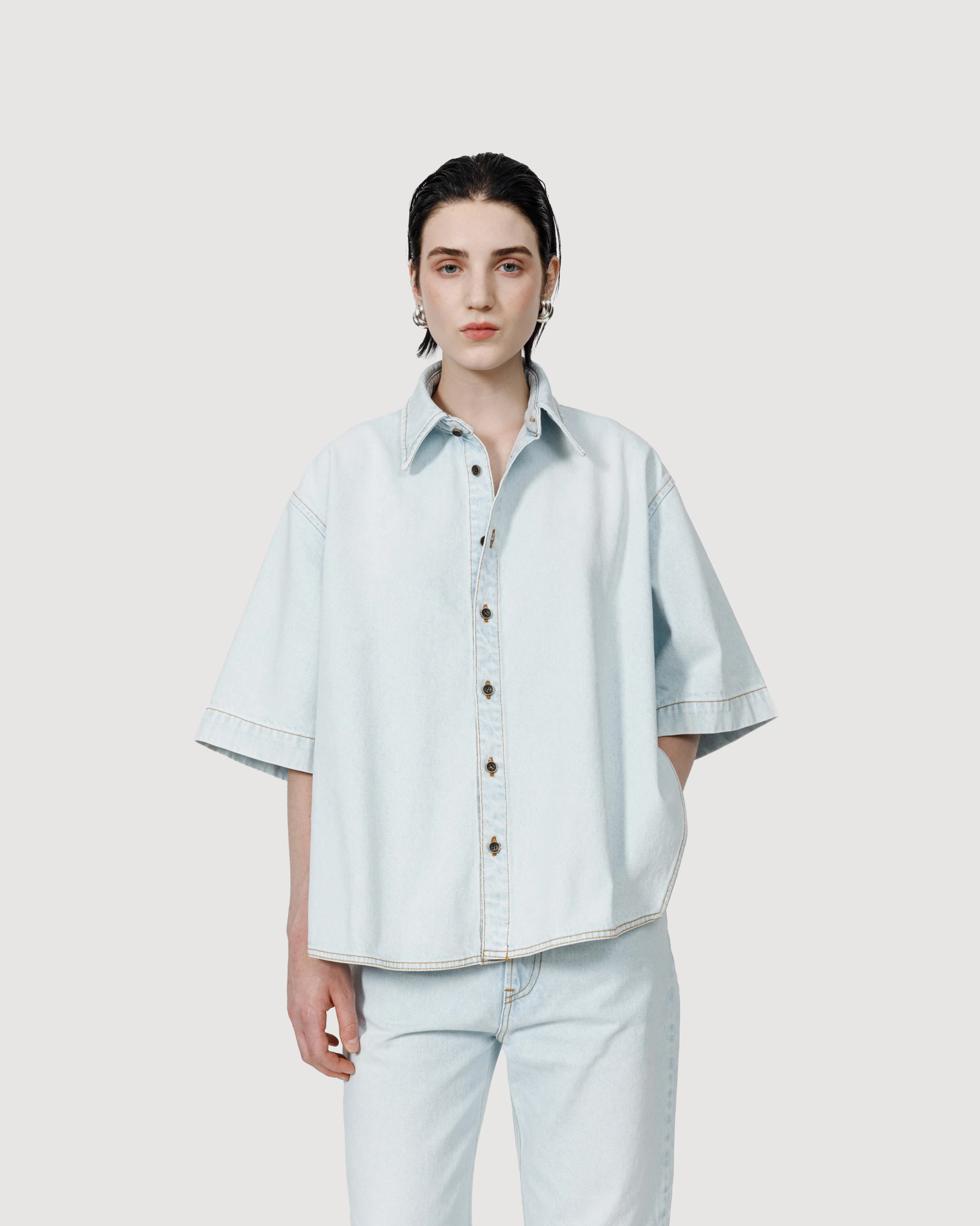 Short-sleeve denim shirt